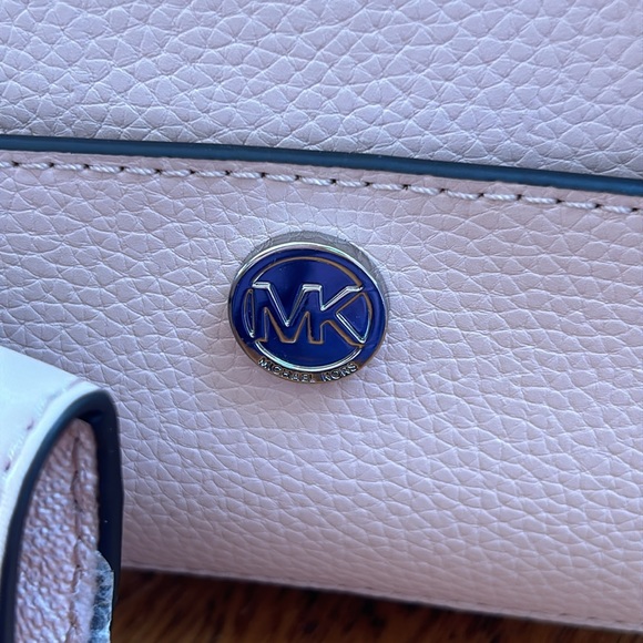 Michael Kors Light Powder Blush Maisie waist pack/crossbody with wallet. NWOT - Picture 2 of 11